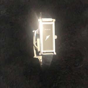 Gucci 1500L Bangle watch